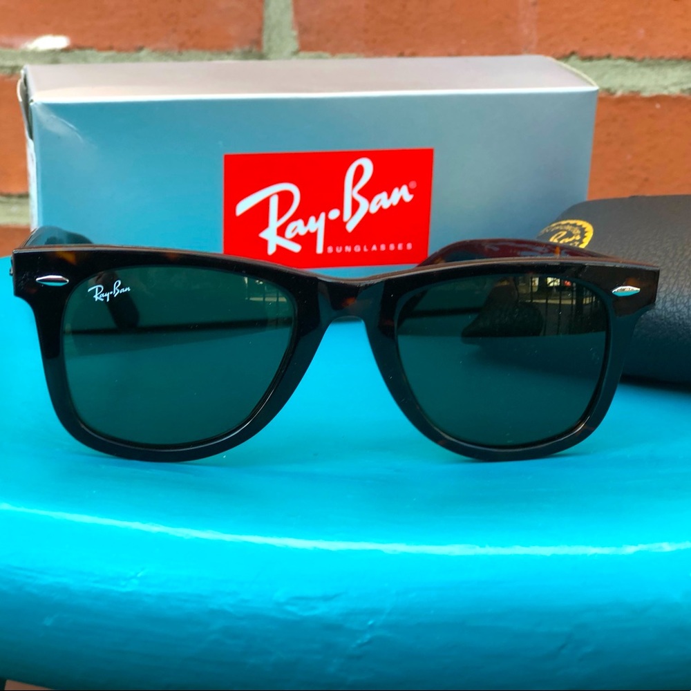 Ray Ban Wayfarer Tortoise Sunglasses